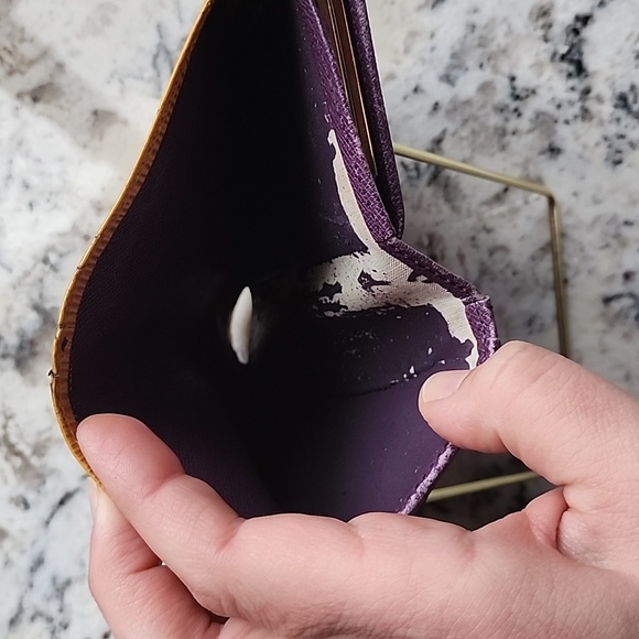 Louis Vuitton Epi Kisslock Bifold Wallet - Picture 4 of 6